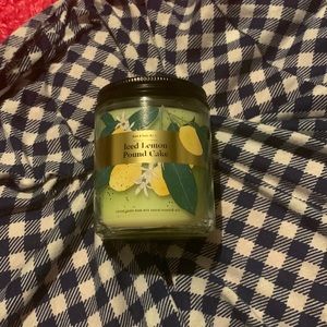Bath & Body Works Iced Lemon Pound Cake Single Wick Candle